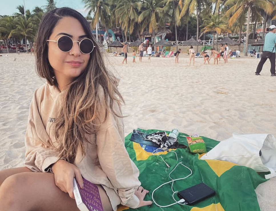 Aline Lacerda - Especialista em Marketing Digital